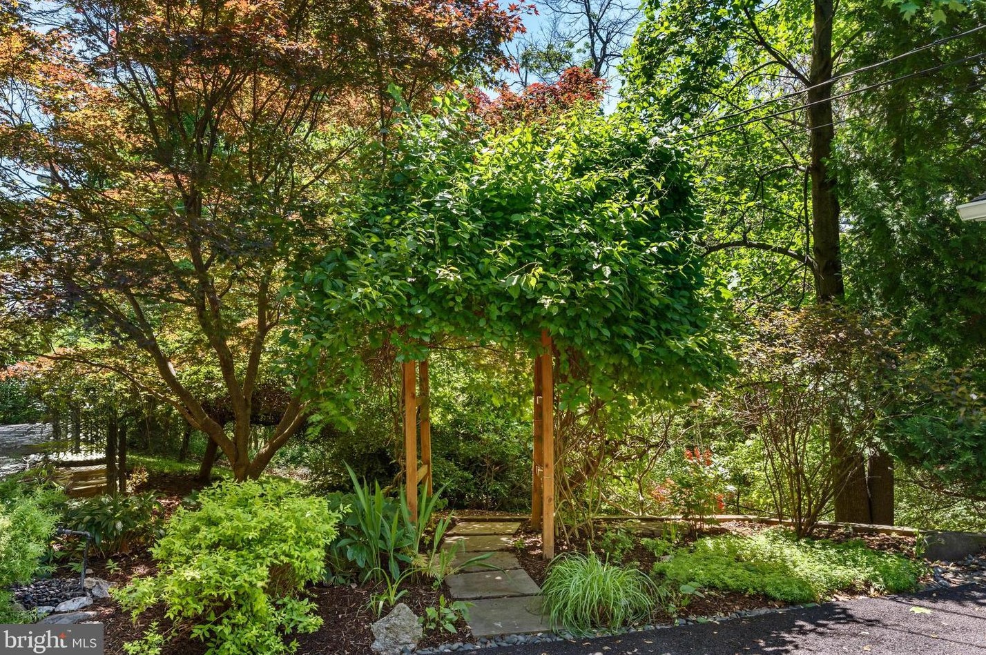 137 Moonridge Ln, Harpers Ferry WV  25425-6237 exterior