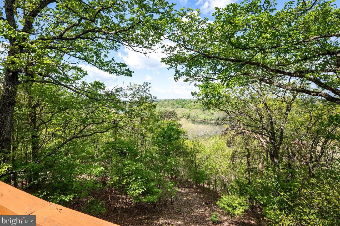 325 Long Leaf Ln, Harpers Ferry, WV 25425-6119
