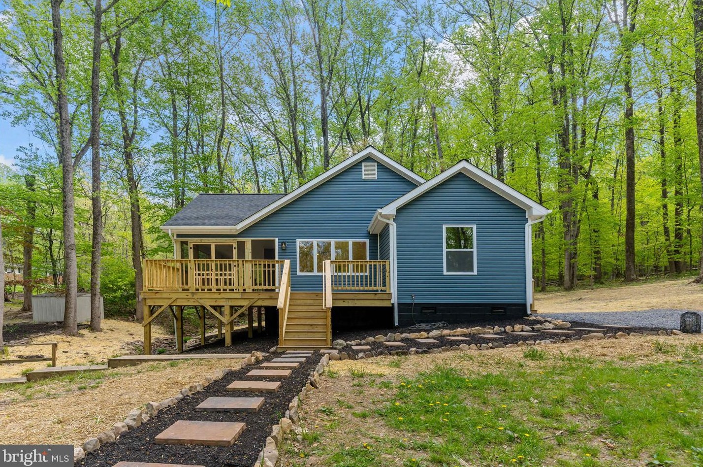 68 Mountain Dew Ln, Harpers Ferry, WV 25425