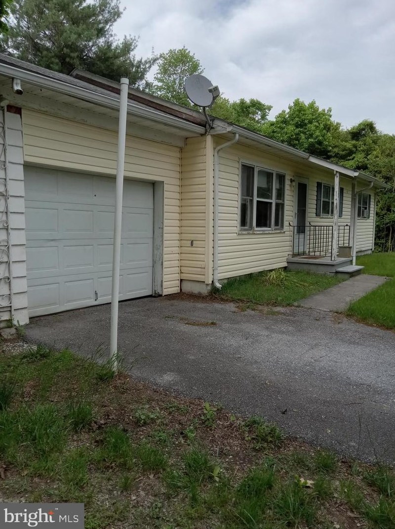 111 Cavalier Dr, Harpers Ferry, WV 25425-6584