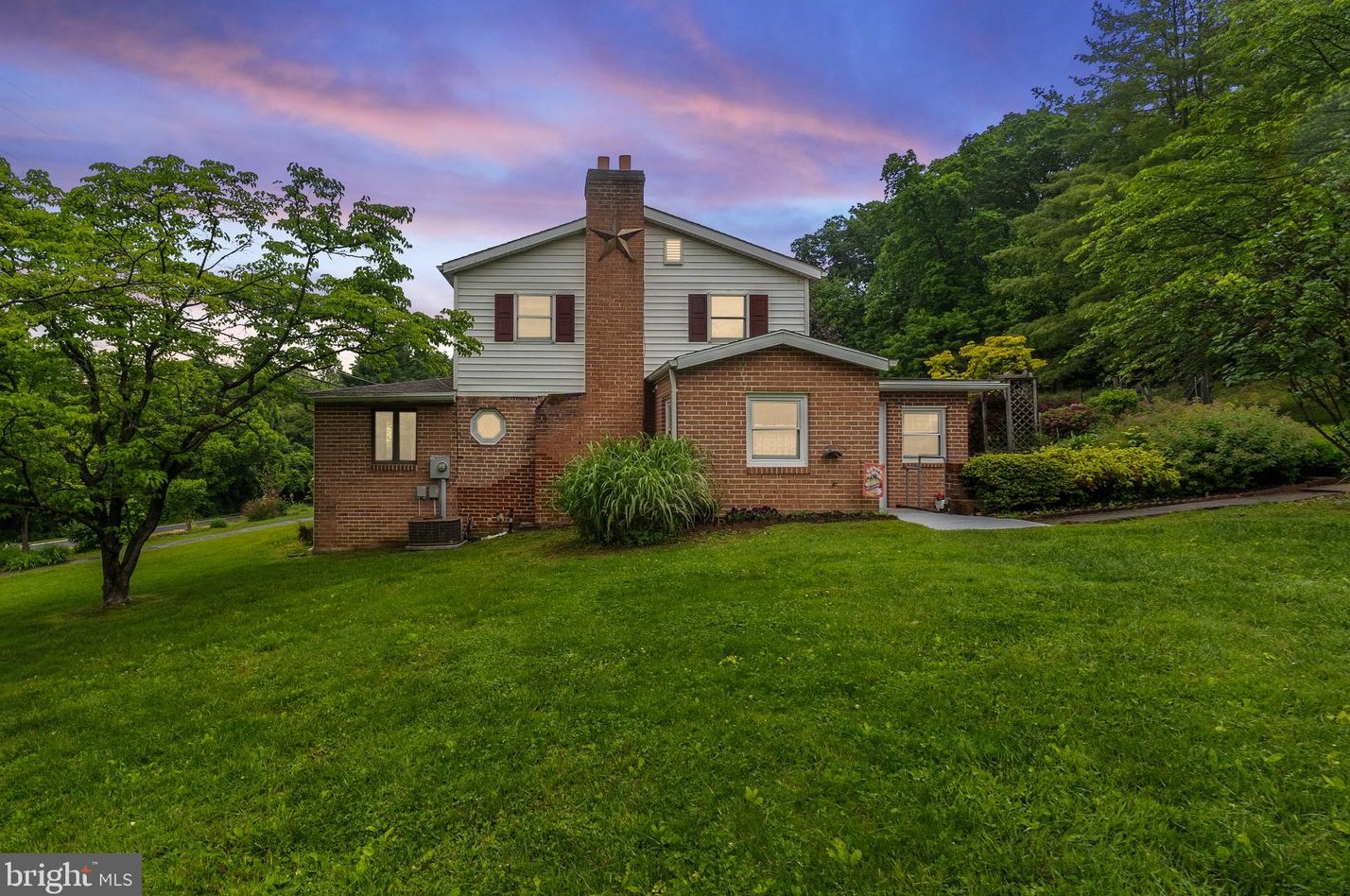 1002 Hostler Rd, Harpers Ferry, WV 25425-4673
