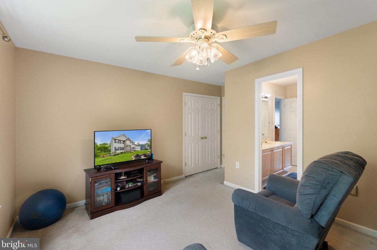 311 Spyglass Hl Dr, Charles Town WV  25414-3989 exterior