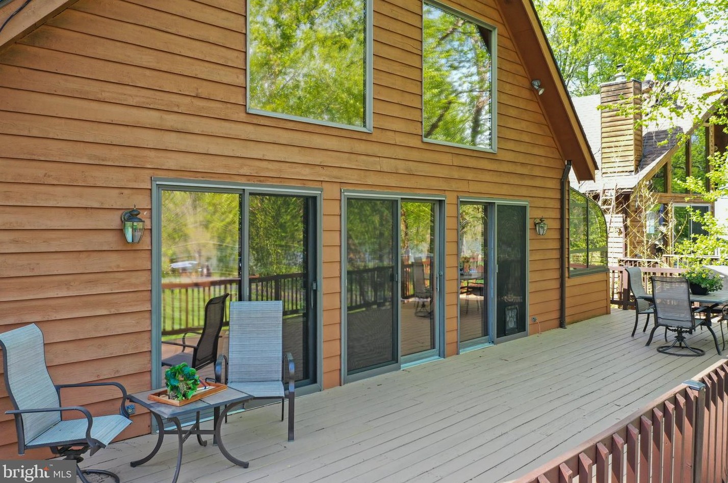 141 Mason Dr, Harpers Ferry, WV 25425-4081