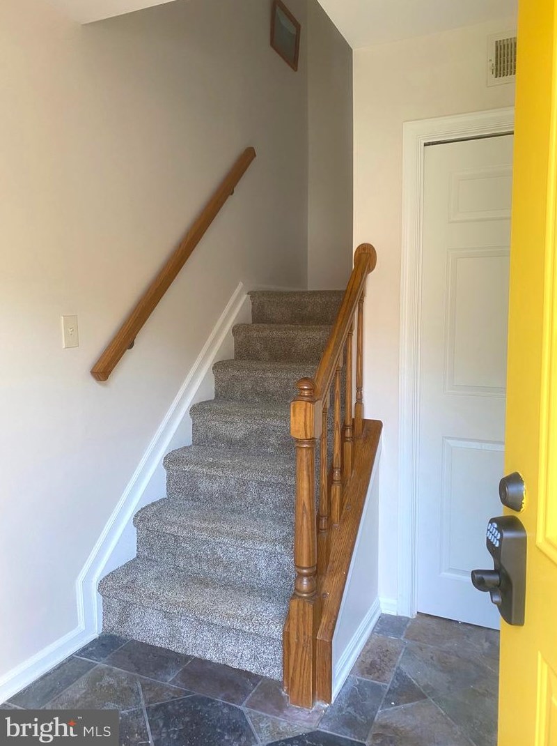 3 Stonewall Ct, Harpers Ferry WV 25425-6357 exterior