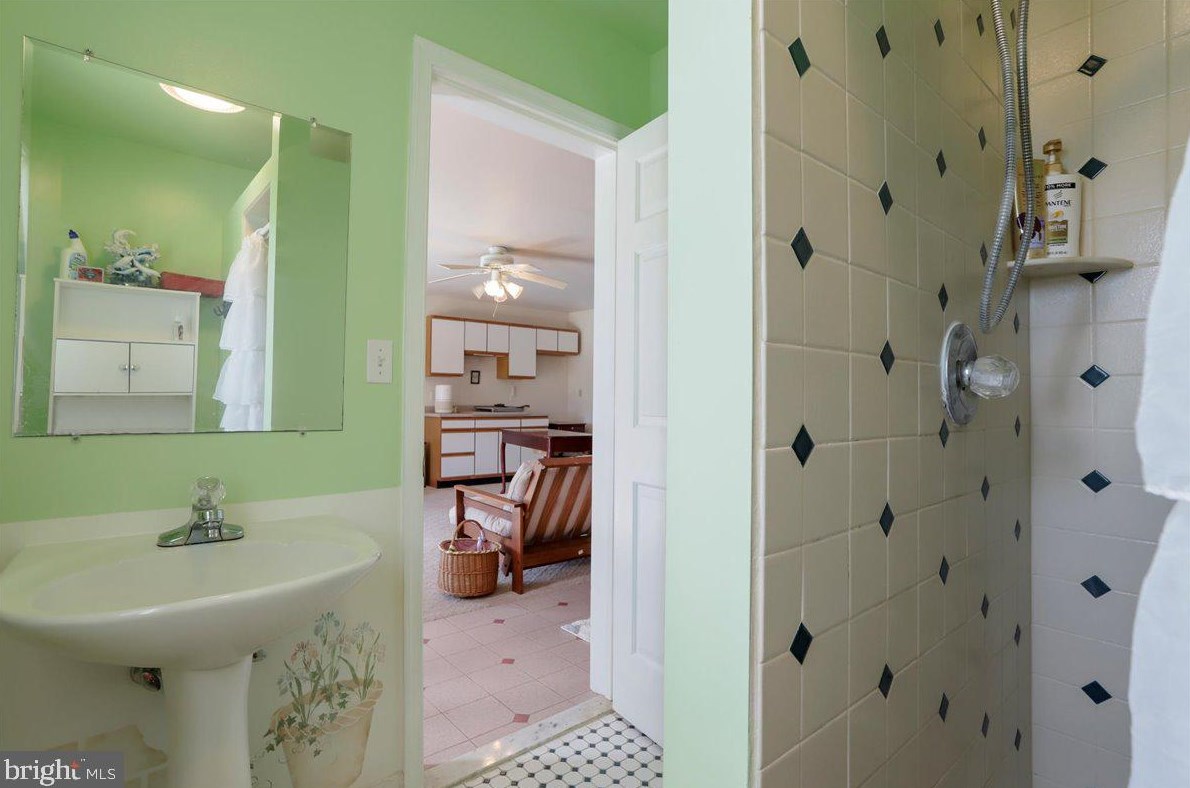 76 Windsor Dr, Charles Town WV 25414-2560 exterior