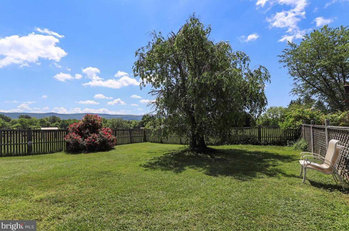 76 Windsor Dr, Charles Town WV 25414-2560 exterior