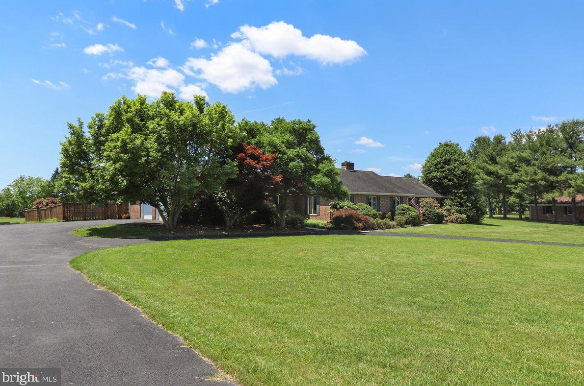 76 Windsor Dr, Charles Town WV 25414-2560 exterior