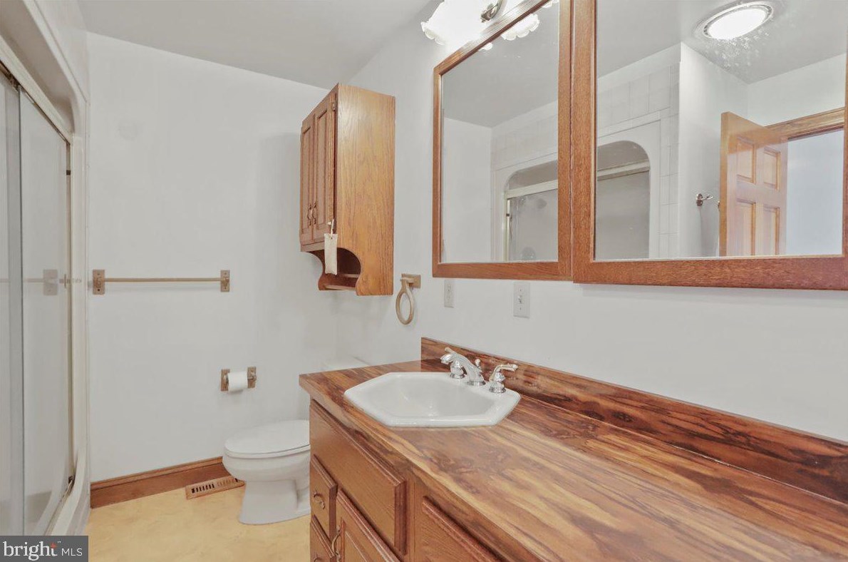 76 Windsor Dr, Charles Town WV 25414-2560 exterior