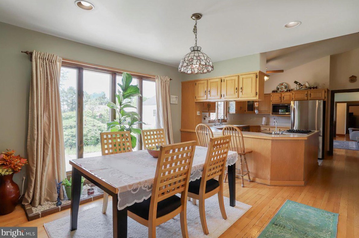 76 Windsor Dr, Charles Town WV 25414-2560 exterior