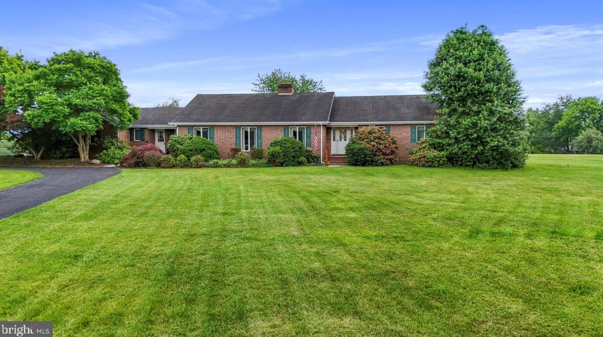 76 Windsor Dr, Charles Town WV 25414-2560 exterior