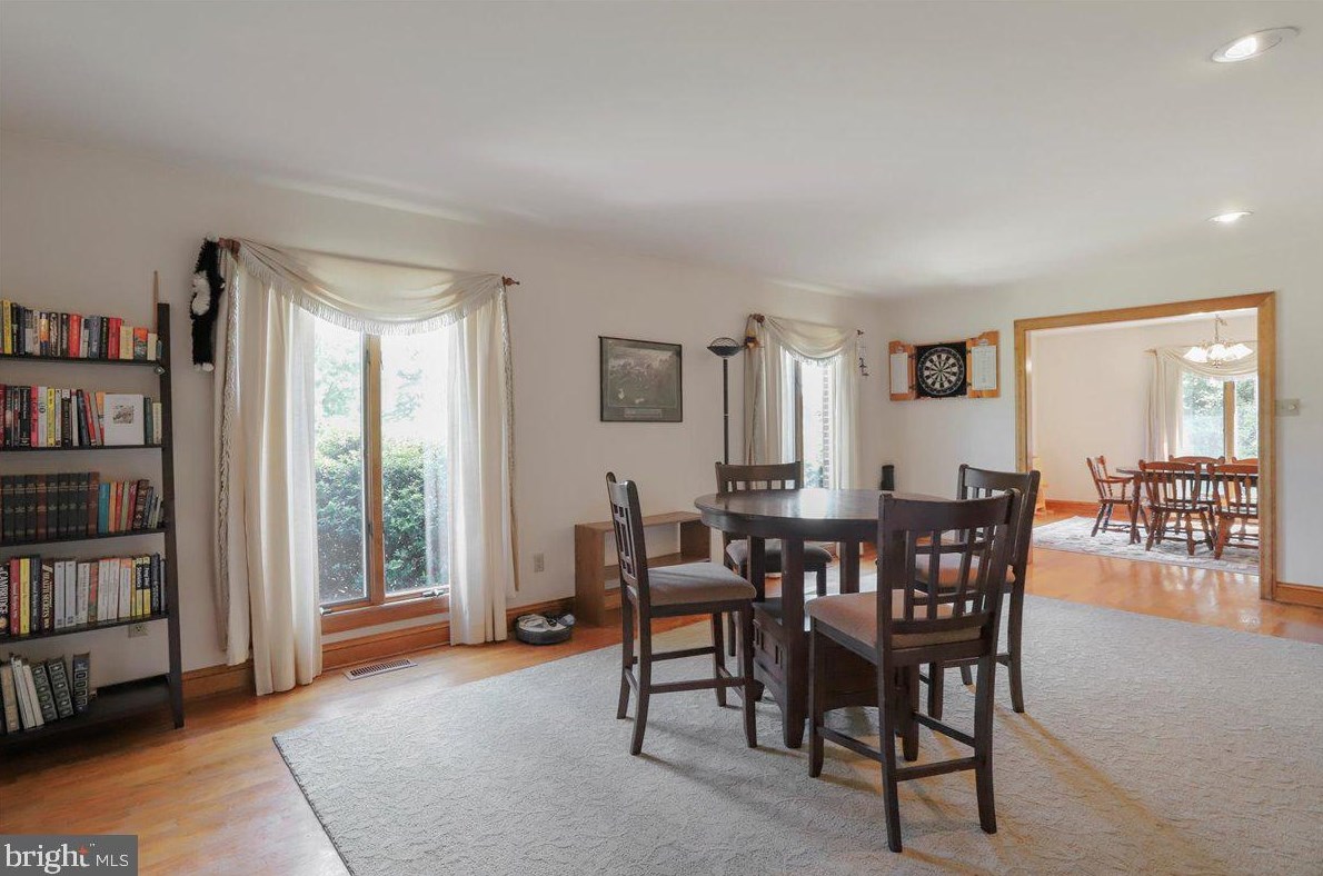 76 Windsor Dr, Charles Town WV 25414-2560 exterior