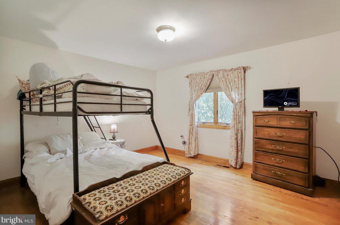 76 Windsor Dr, Charles Town WV 25414-2560 exterior