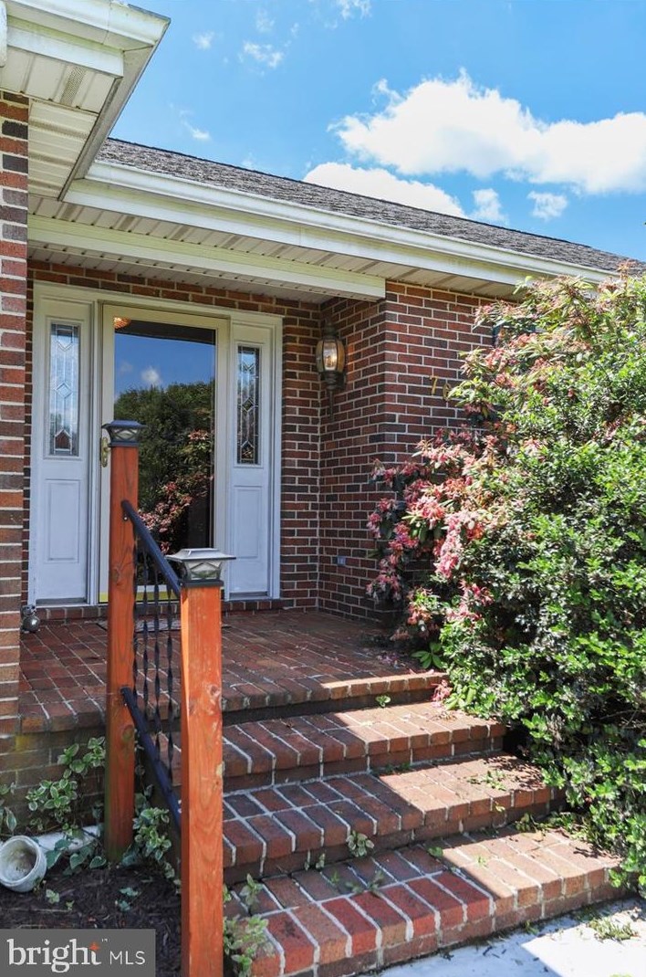 76 Windsor Dr, Charles Town WV 25414-2560 exterior