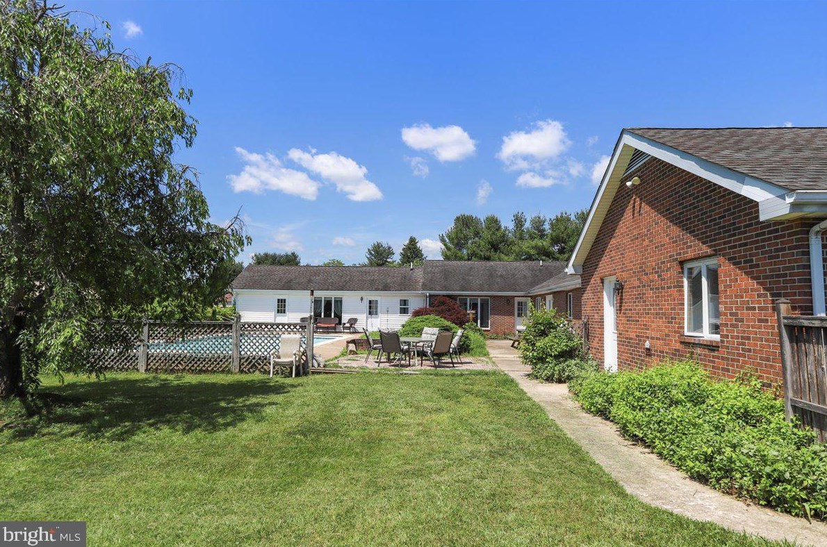 76 Windsor Dr, Charles Town WV 25414-2560 exterior