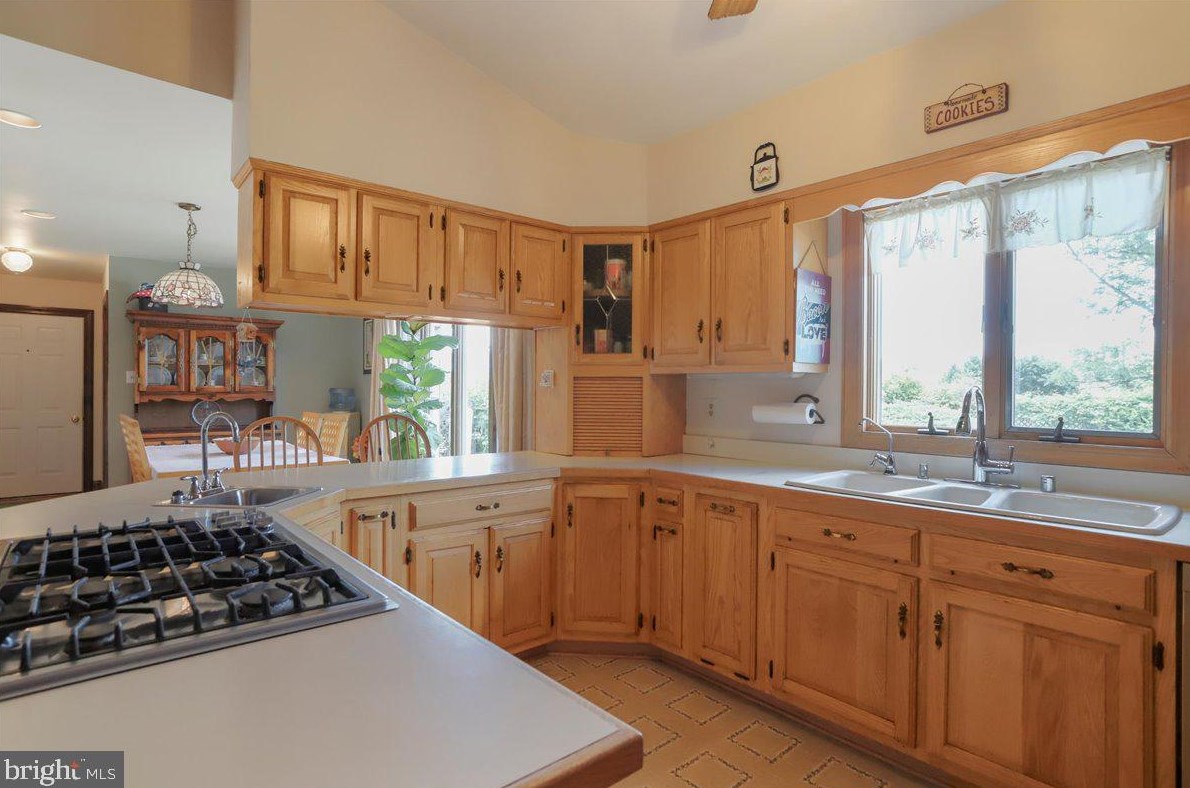 76 Windsor Dr, Charles Town WV 25414-2560 exterior