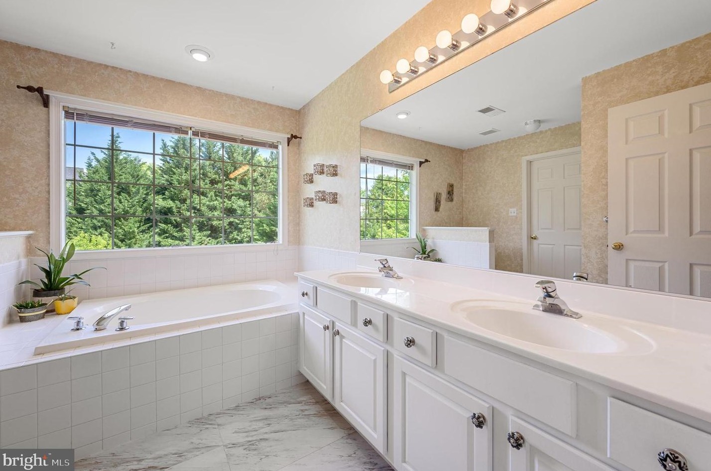 30 Pommel Ln, Charles Town WV 25414-9329 exterior