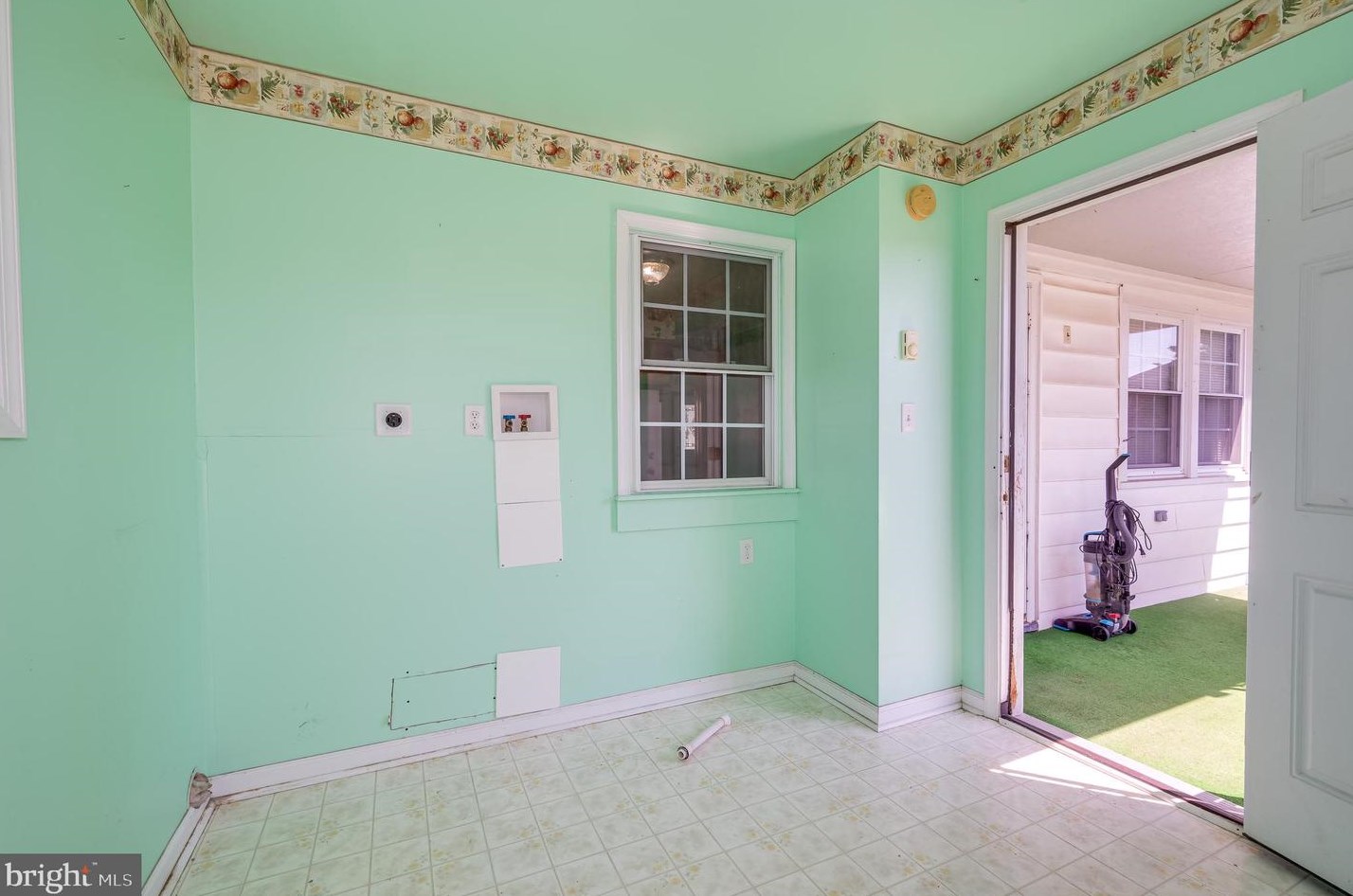 107 6 Ave, Ranson WV 25438-1402 exterior