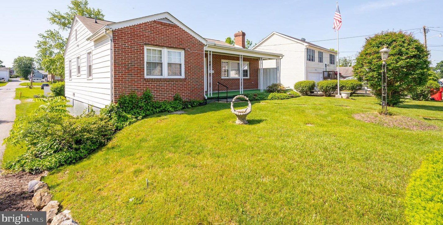 107 6 Ave, Ranson WV 25438-1402 exterior