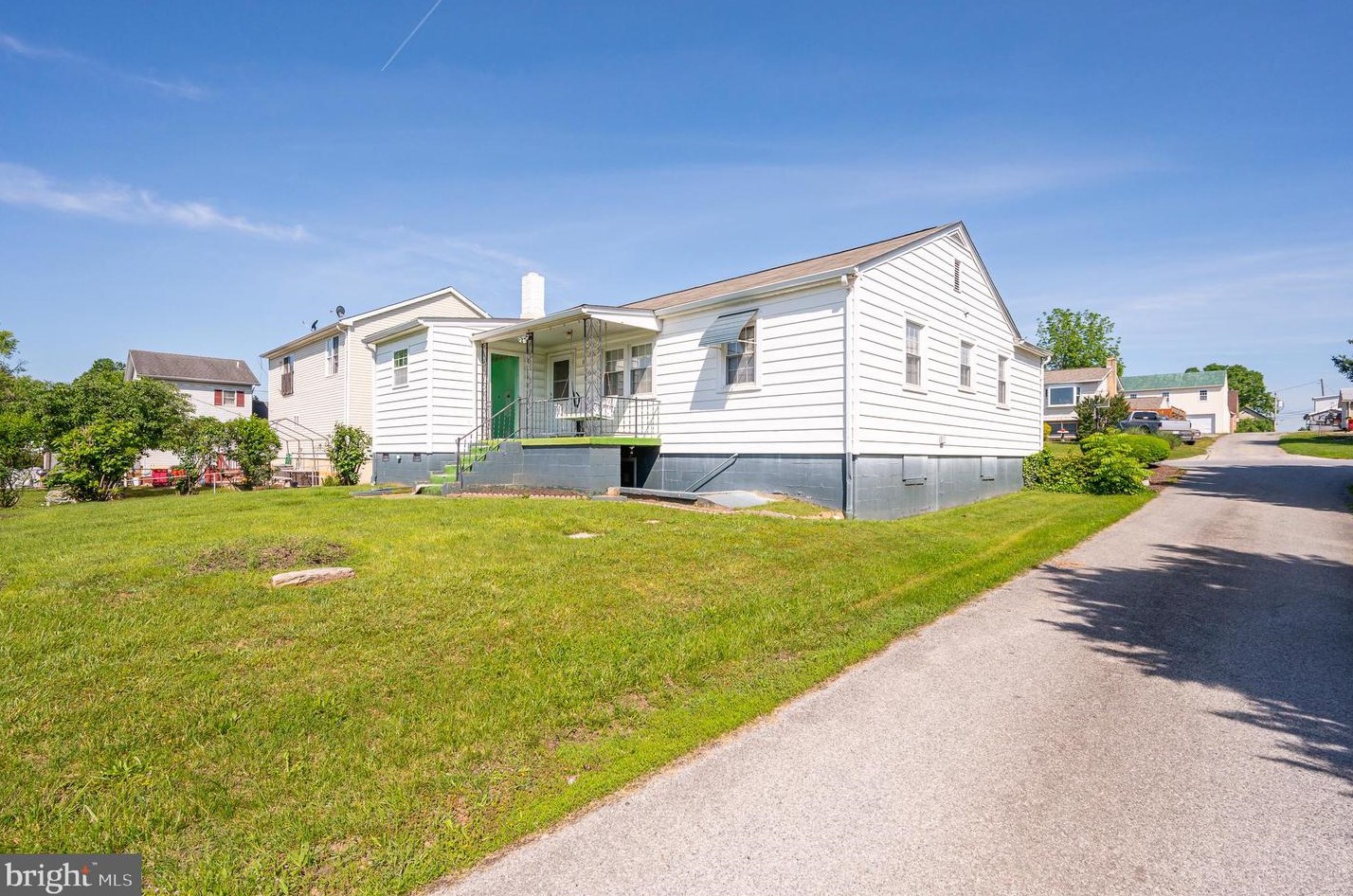 107 6 Ave, Ranson WV 25438-1402 exterior