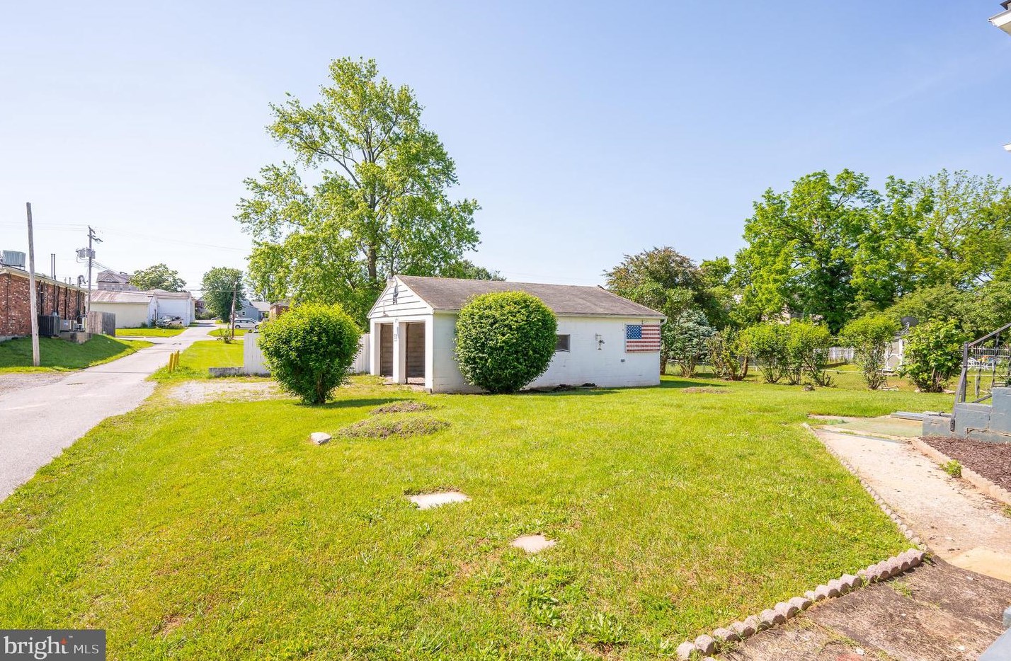 107 6 Ave, Ranson WV 25438-1402 exterior