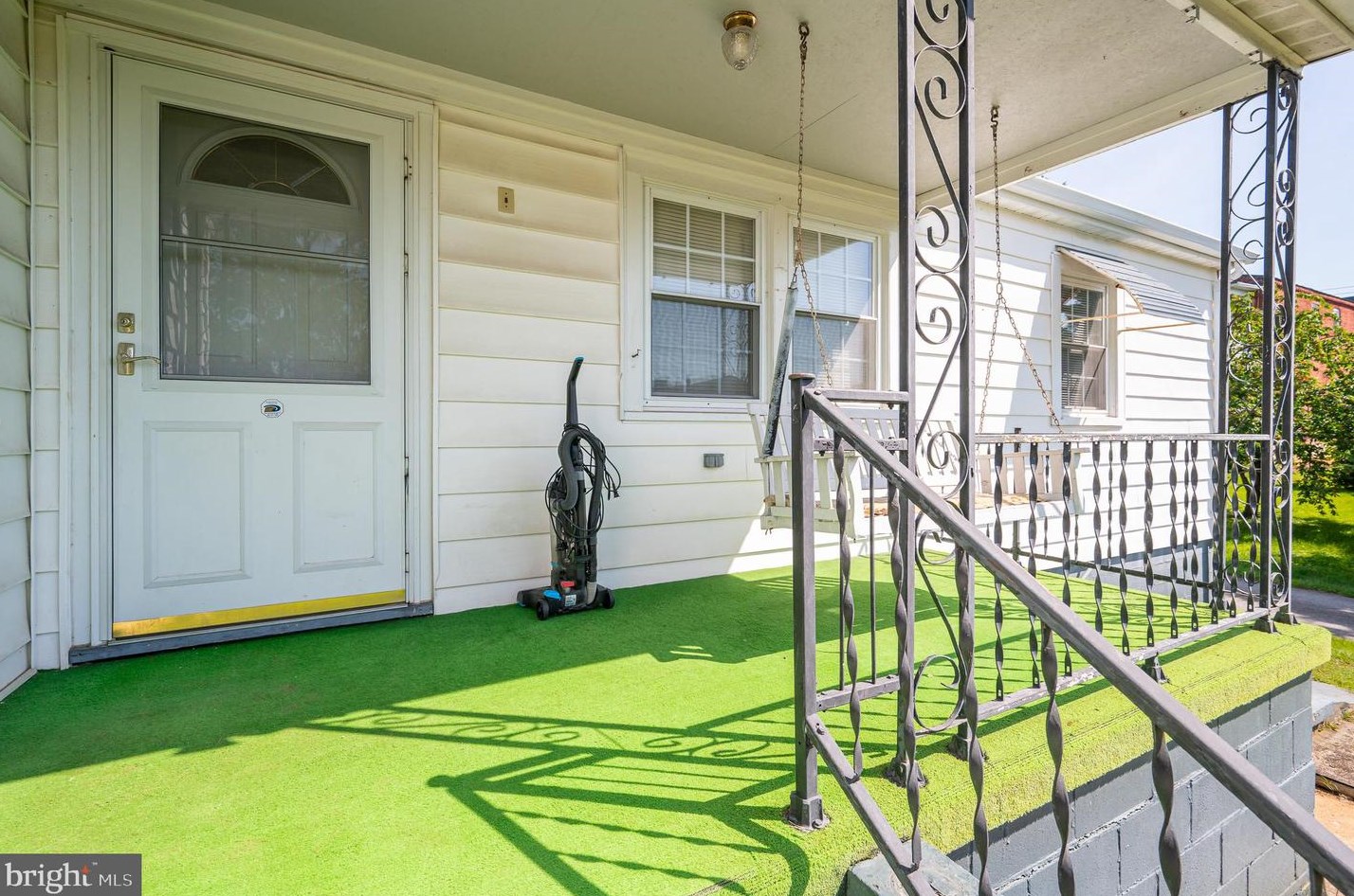 107 6 Ave, Ranson WV 25438-1402 exterior