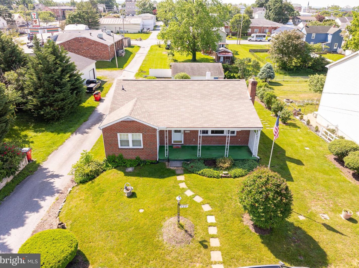 107 6 Ave, Ranson WV 25438-1402 exterior