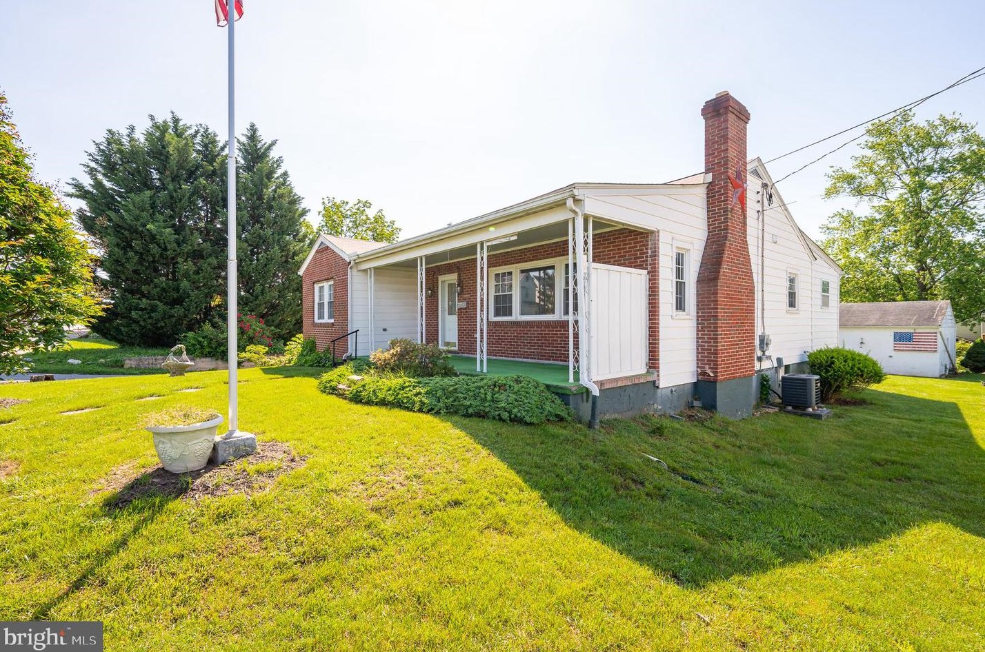 107 6 Ave, Ranson WV 25438-1402 exterior