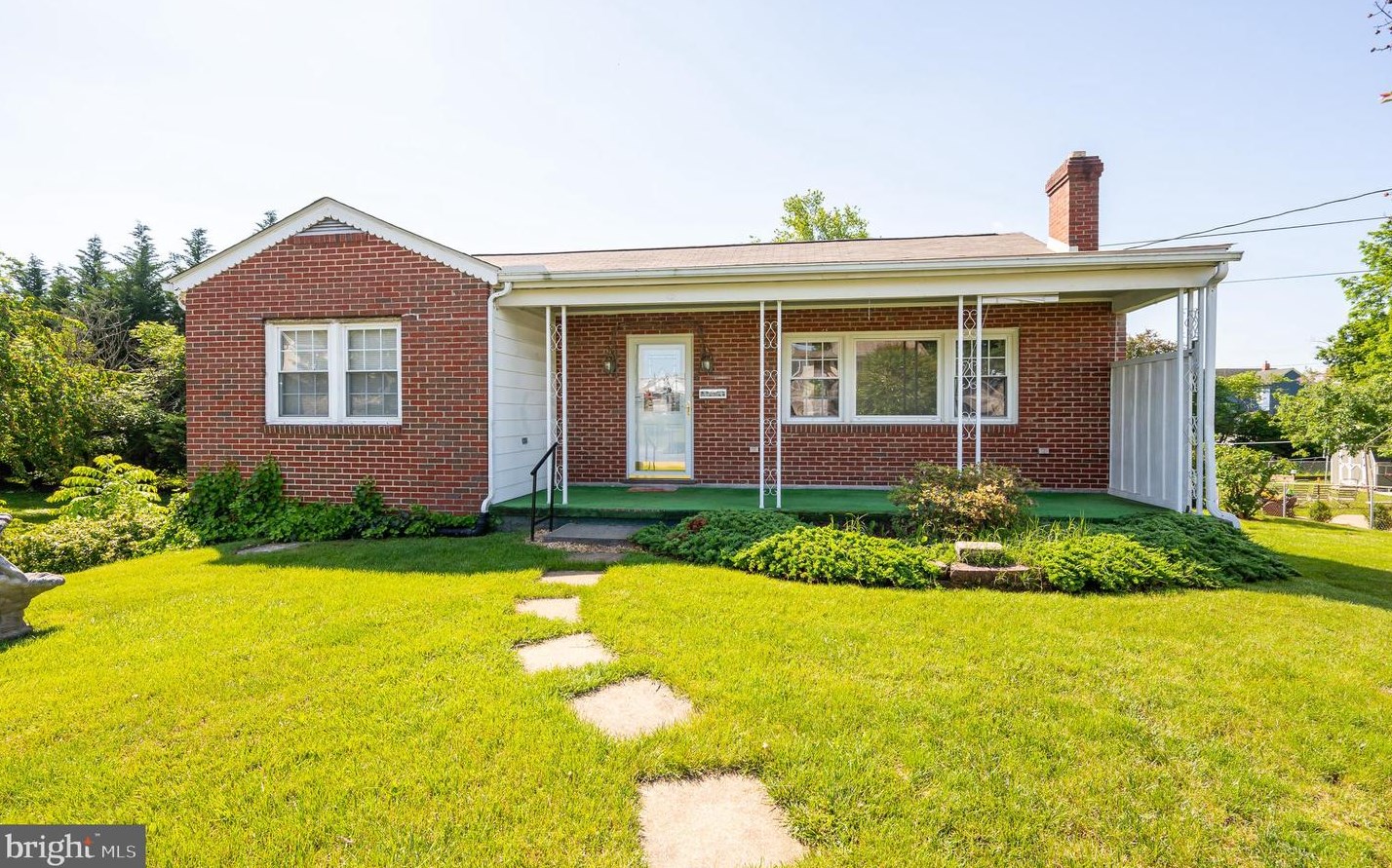 107 6 Ave, Ranson WV 25438-1402 exterior