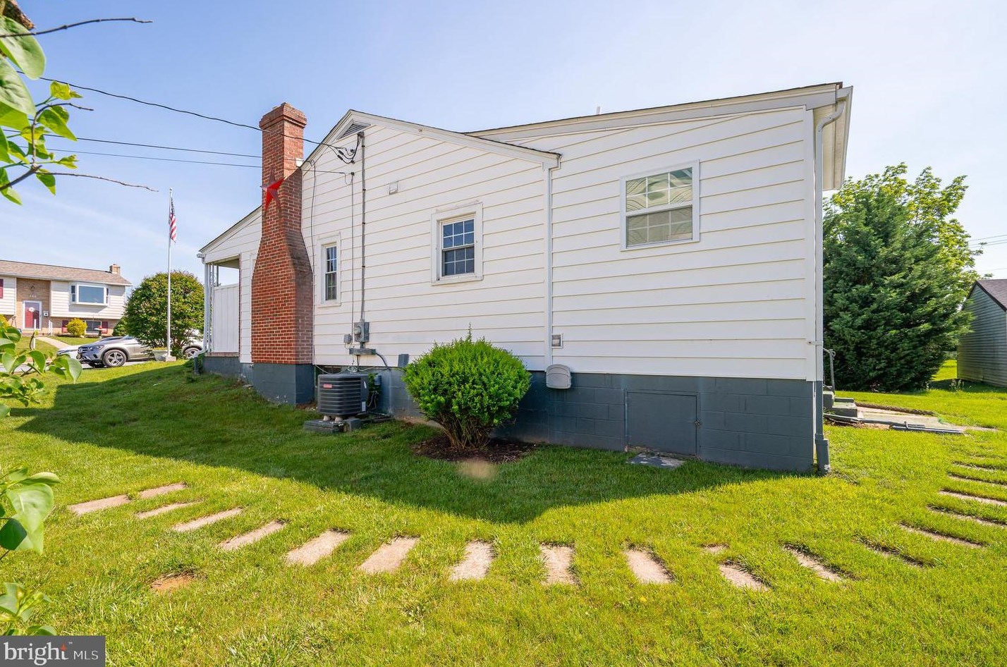 107 6 Ave, Ranson WV 25438-1402 exterior