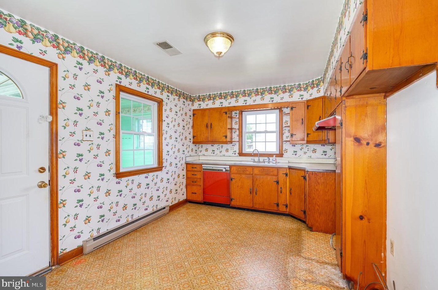 107 6 Ave, Ranson WV 25438-1402 exterior