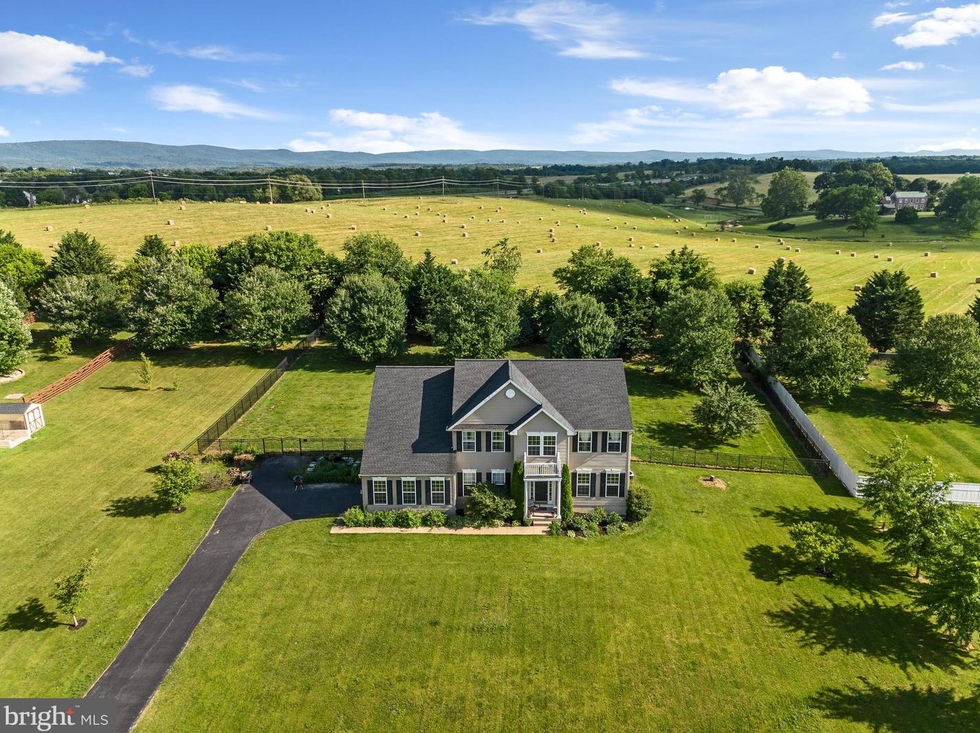 562 Spruce Hl Way, Charles Town WV  25414-4482 exterior