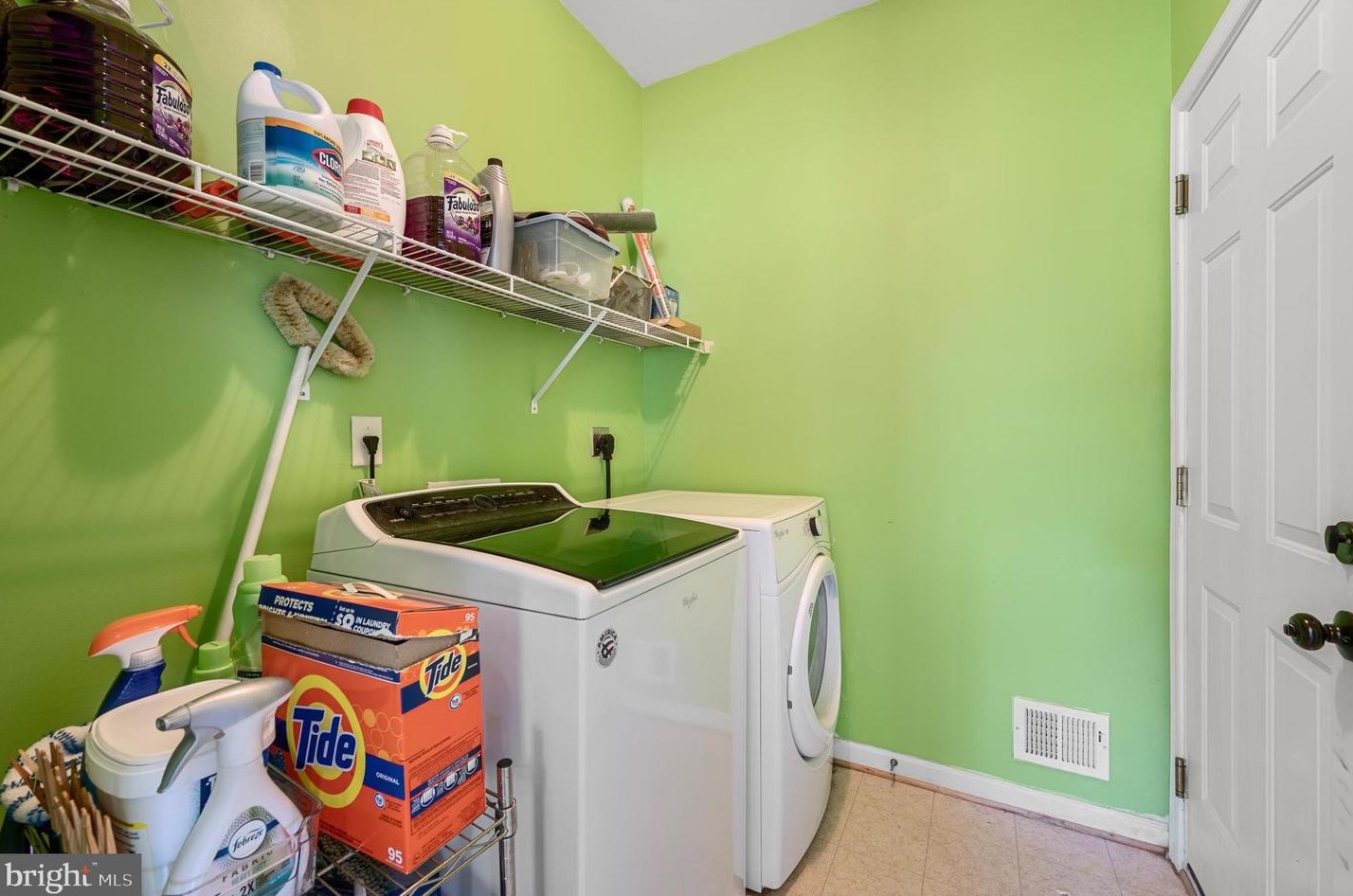 562 Spruce Hl Way, Charles Town WV  25414-4482 exterior