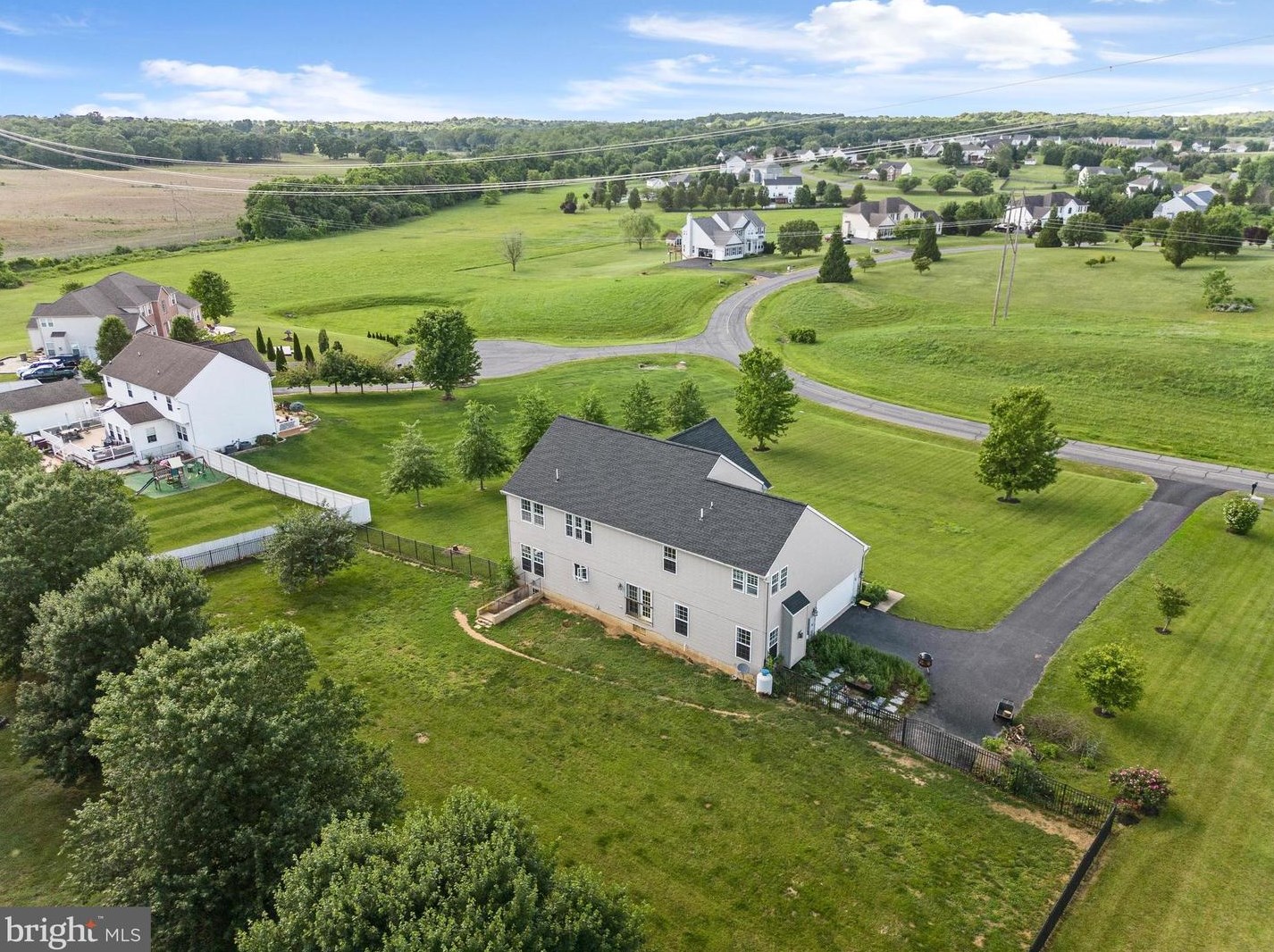 562 Spruce Hl Way, Charles Town WV  25414-4482 exterior