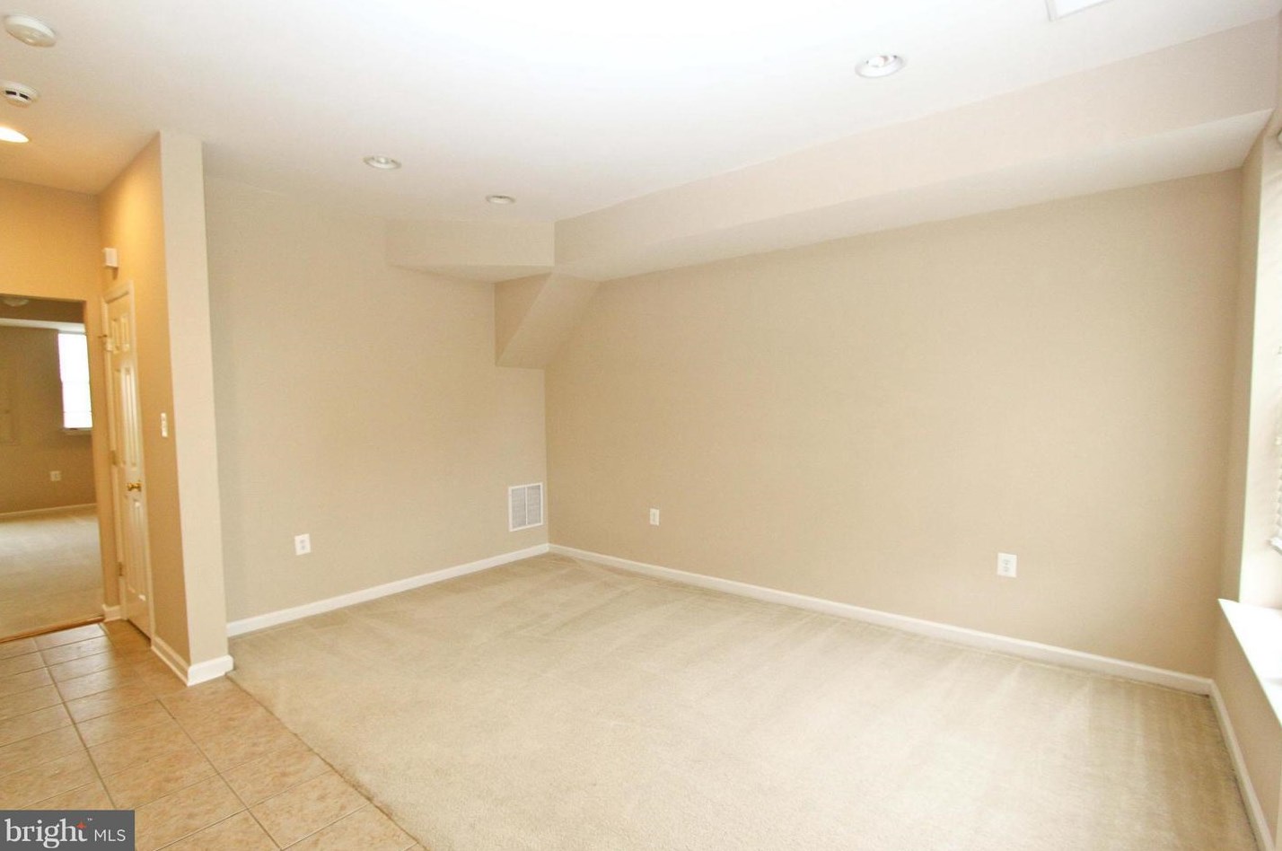 74 Davis St, Charles Town, WV 25414