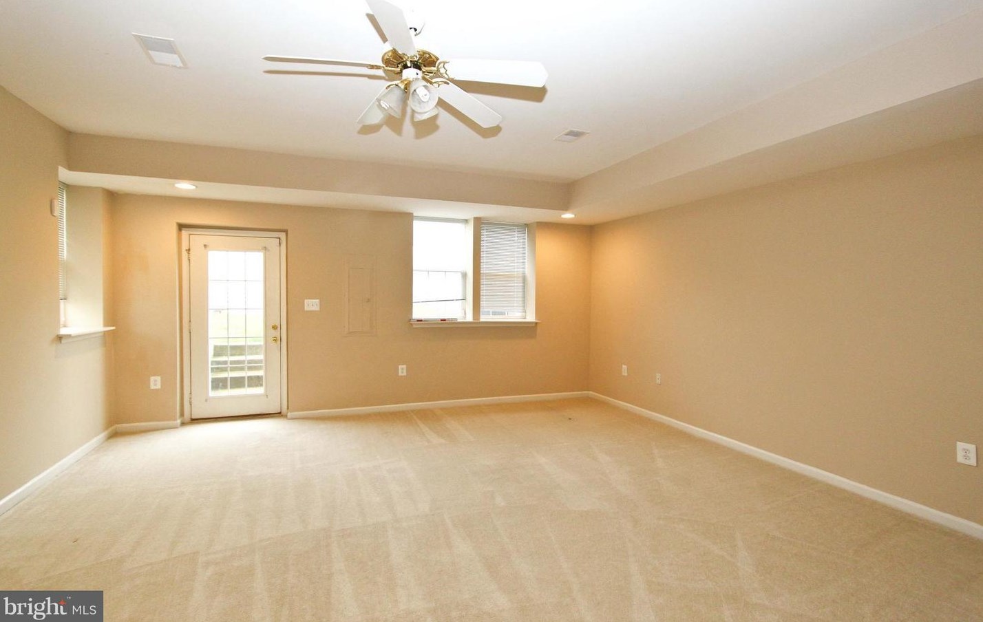 74 Davis St, Charles Town WV  25414-4478 exterior