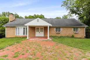 550 Hillcrest Dr, Kearneysville, WV 25430 - Photo 1