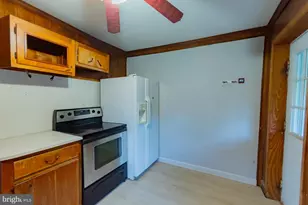 628 Brownville Ln, Charles Town, WV 25414 - Photo 4