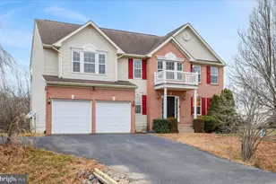 211 Stratus Dr, Kearneysville, WV 25430 - Photo 2