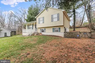 121 Spring Dale Dr, Charles Town, WV 25414 - Photo 2