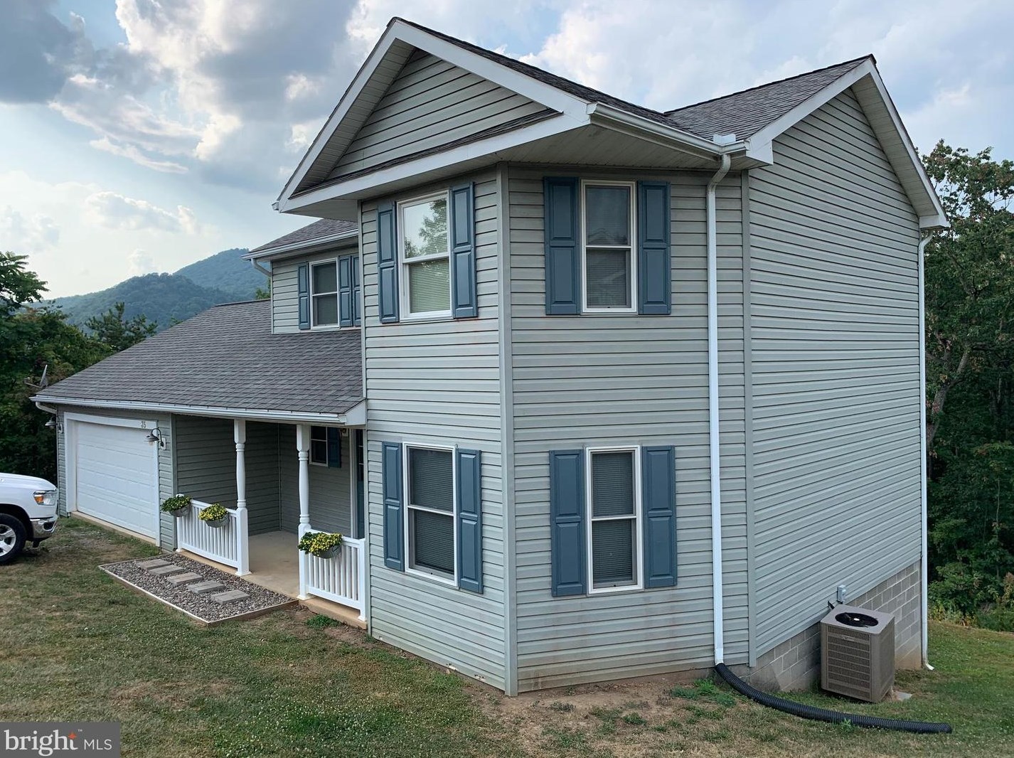 305 Ashland Dr, Ridgeley, WV 26753
