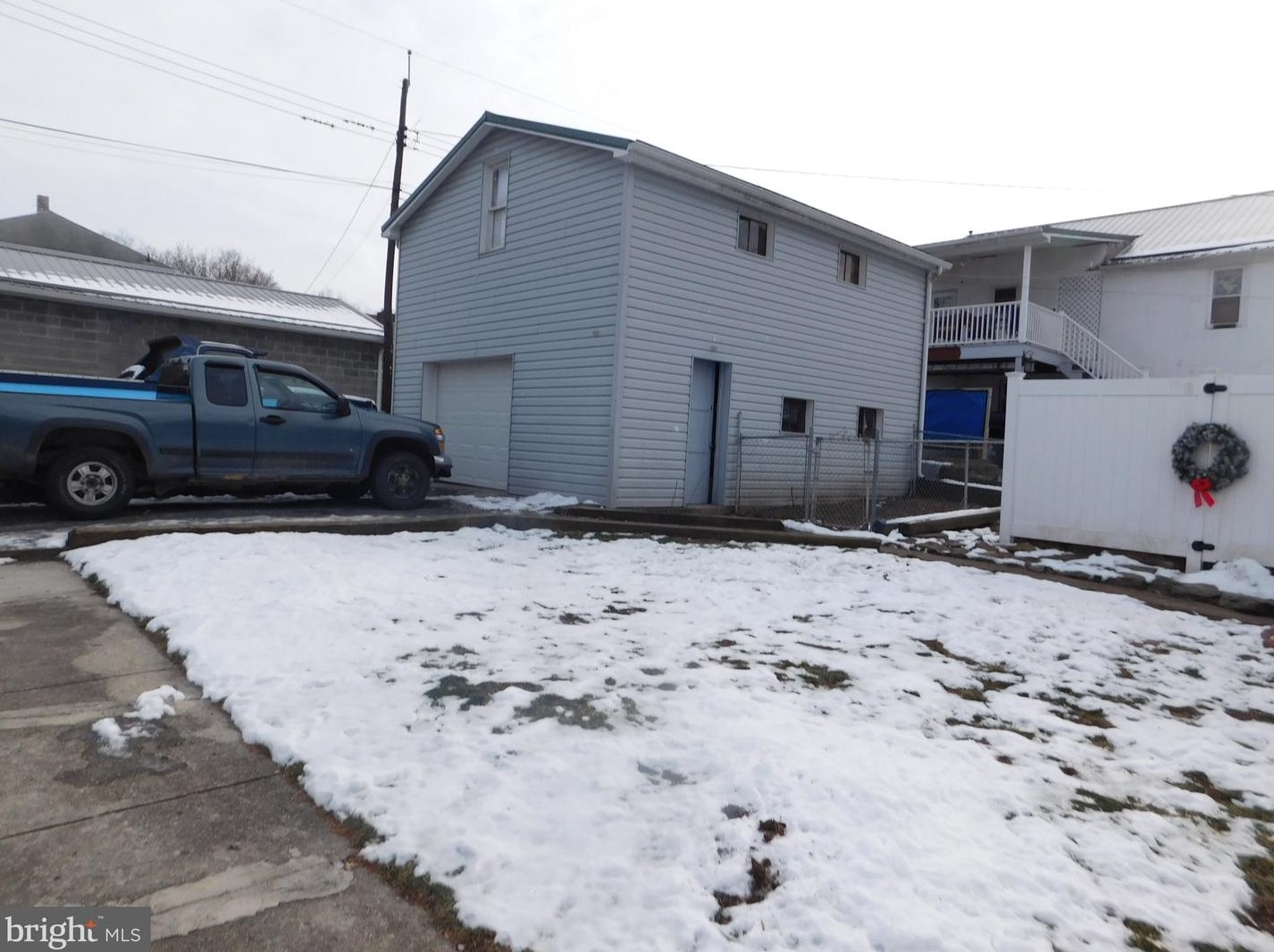 141 E St, Medley, WV 26726-2327
