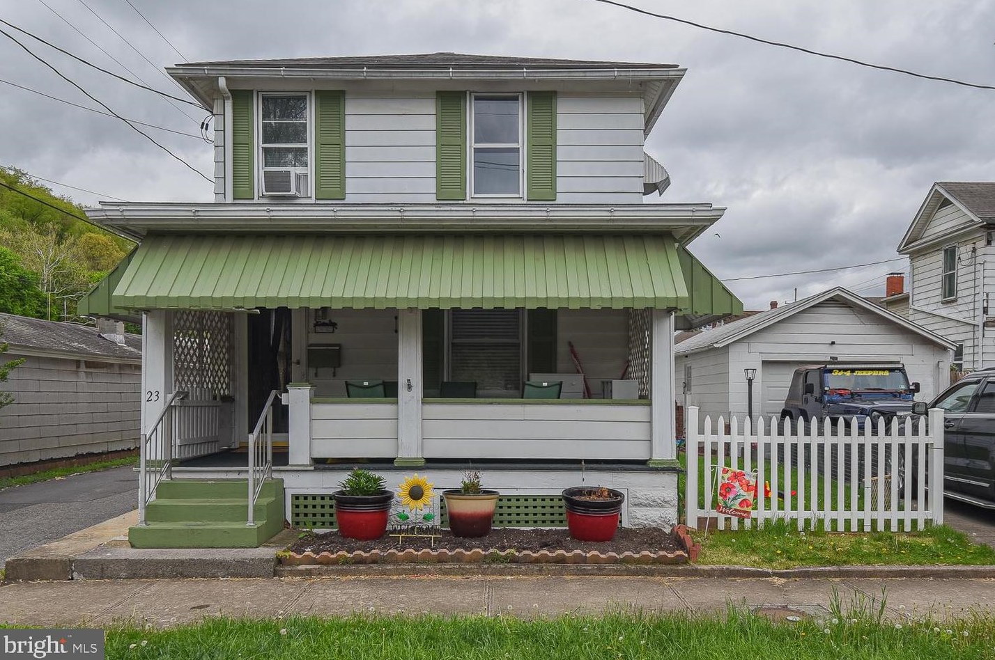 23 1st St, Medley, WV 26726-3003