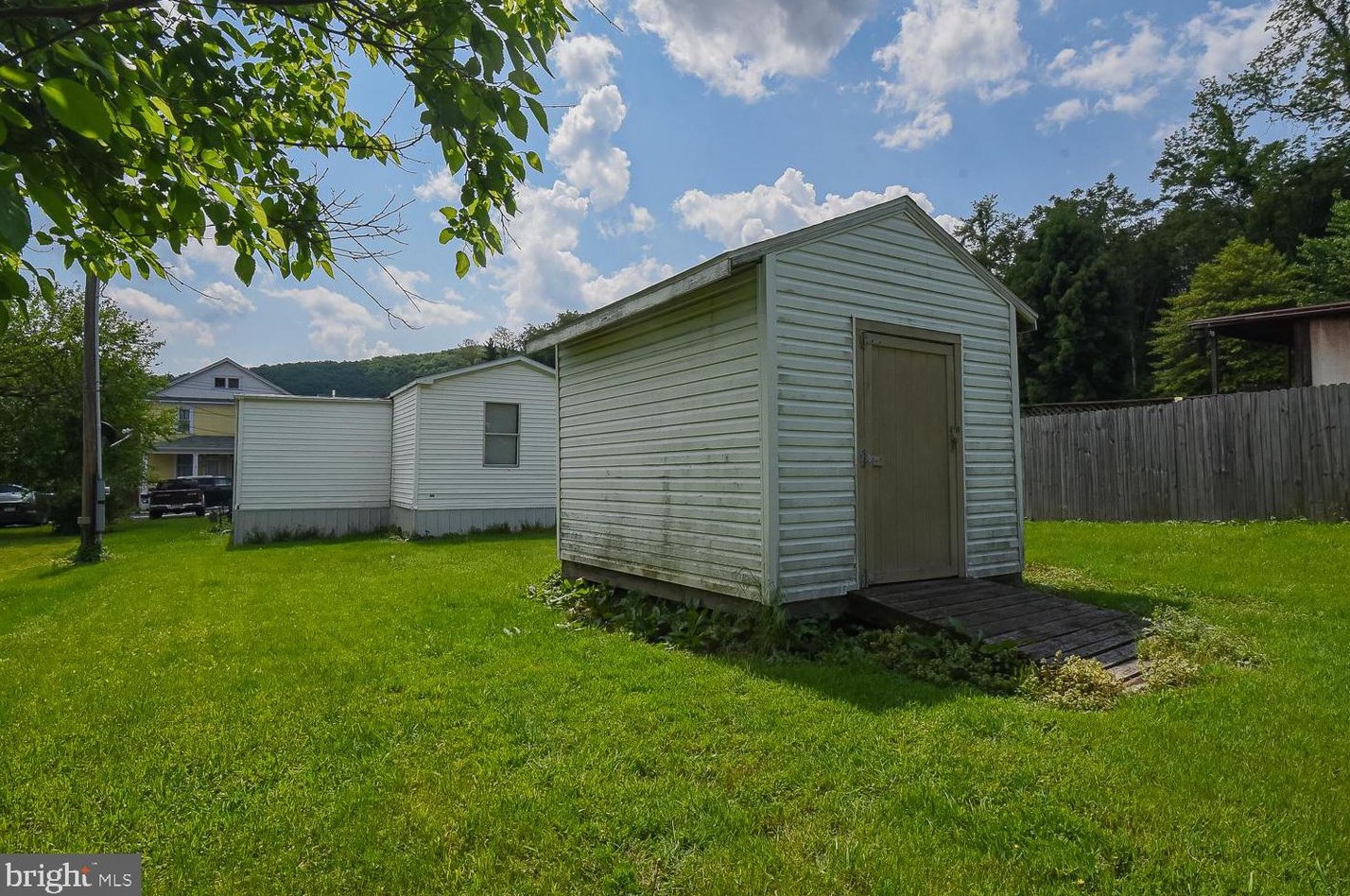 90 A St, Medley, WV 26726-2702