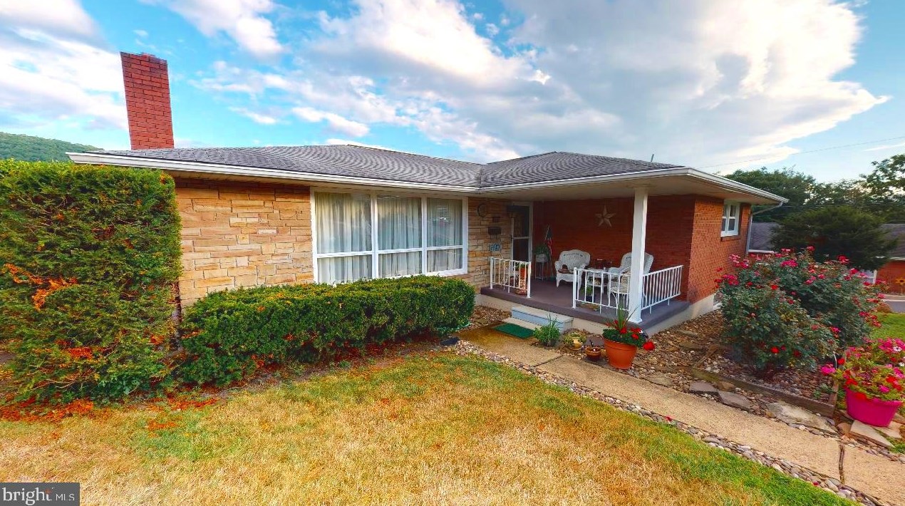 385 Hilltop Ave, Medley, WV 26726-2627
