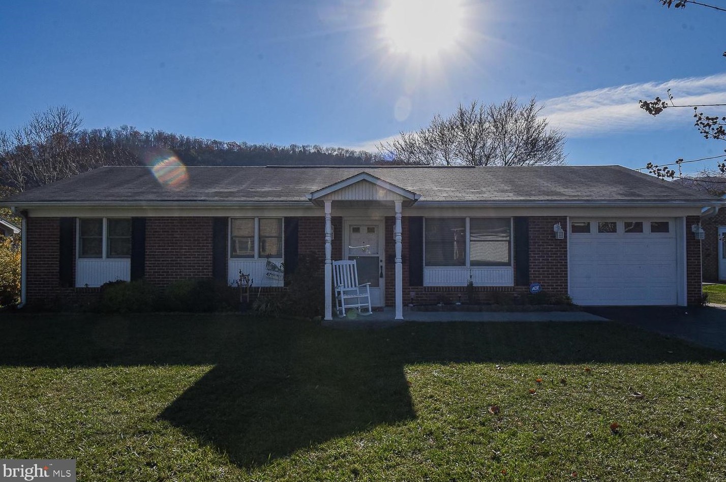 47 Nightingale St, Medley, WV 26726
