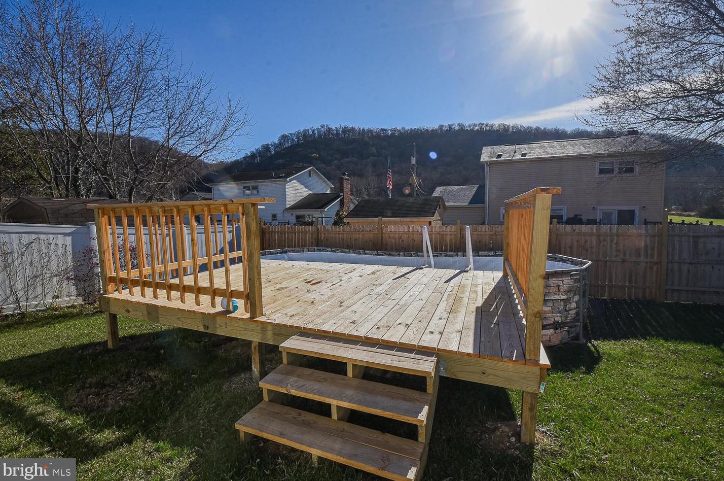 47 Nightingale St, Medley WV  26726-9458 exterior