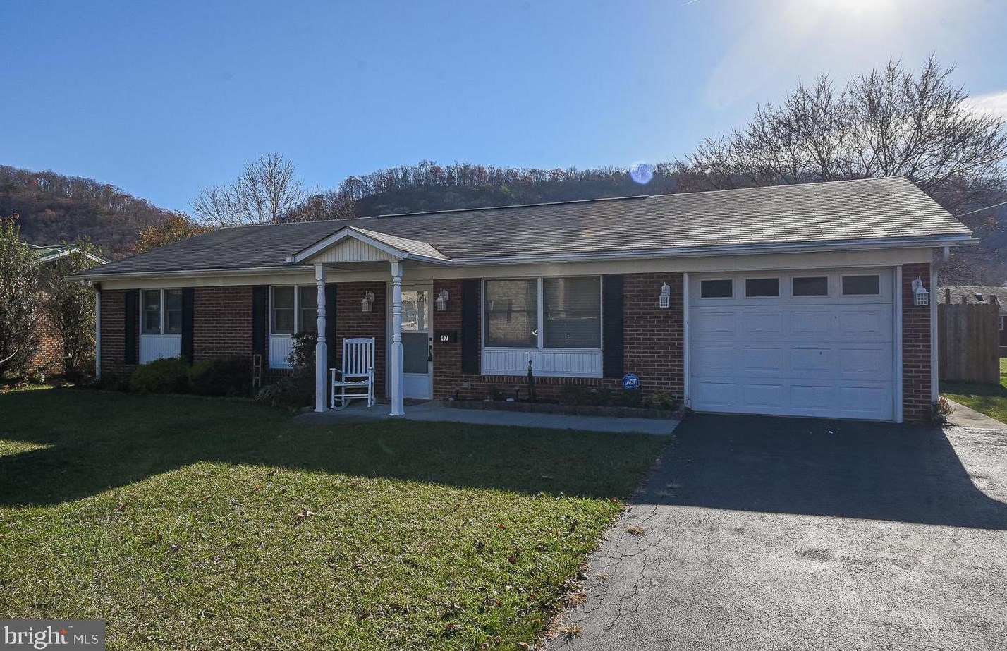47 Nightingale St, Medley WV  26726-9458 exterior