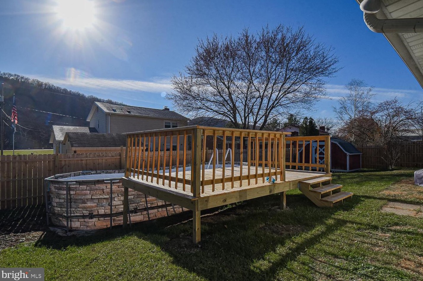 47 Nightingale St, Medley WV  26726-9458 exterior