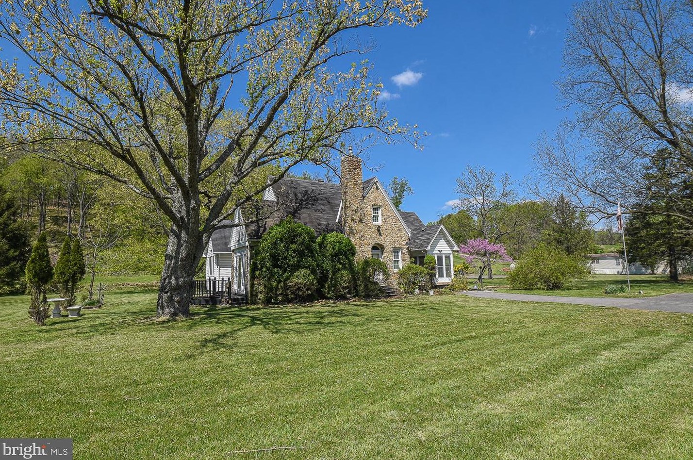3716 New Creek Hwy, Medley, WV 26726