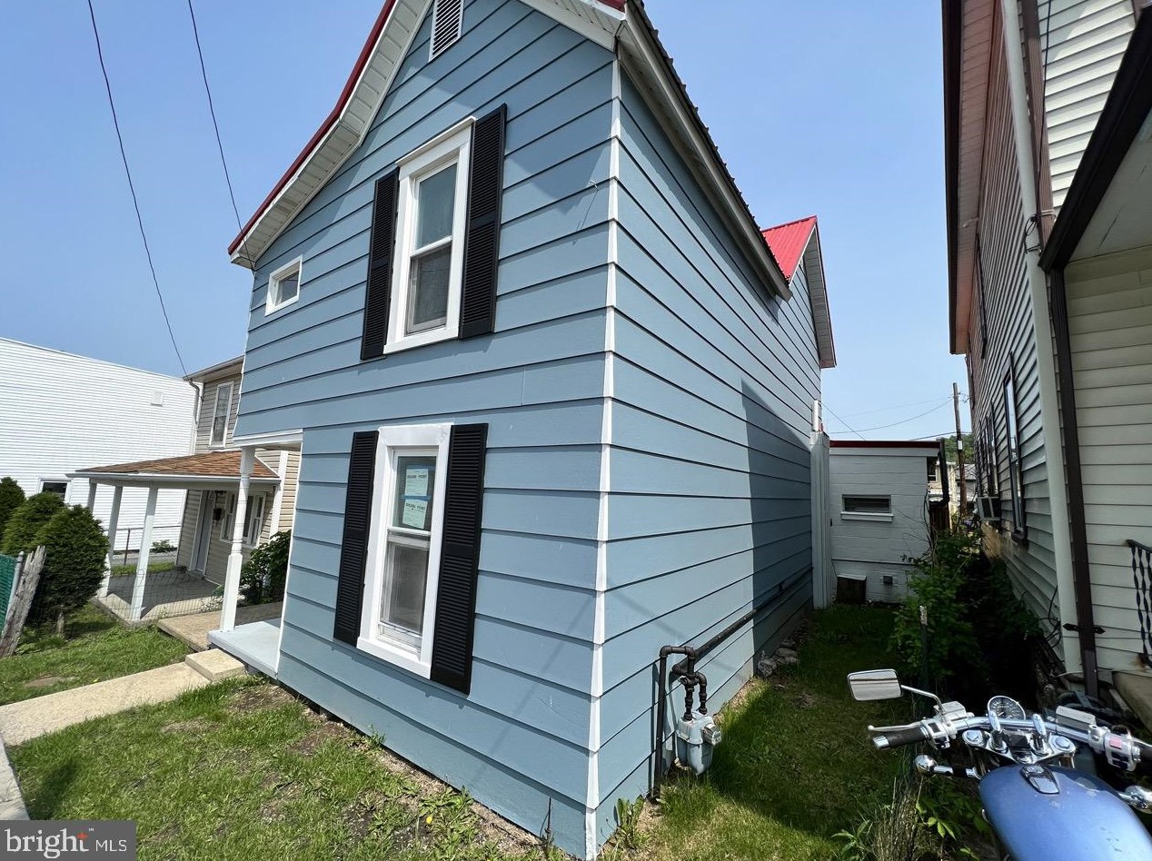 27 A St, Medley WV  26726-2701 exterior